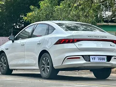 2024 BYD Qin PLUS Honor DM-i PHEV 55km Leading, белый — фото 15