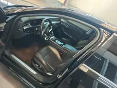2023 Audi A8L 50 TFSI quattro Select, чёрный — фото 9