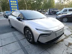 2024 Xpeng P7+ Ultra Long Range Max — фото 4