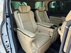 2021 Toyota Alphard Hybrid 2.5L Premium, белый — фото 12