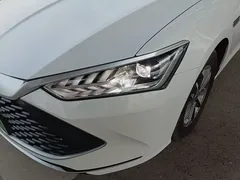 2024 BYD Qin PLUS Honor DM-i PHEV 55km Leading, белый — фото 24