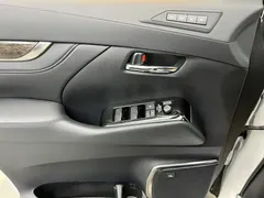 2021 Toyota Alphard 2.5L Hybrid 4WD Executive, белый — фото 18