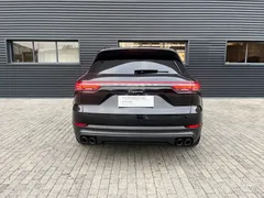 2023 Porsche Cayenne 3.0T Platinum Edition, чёрный — фото 4