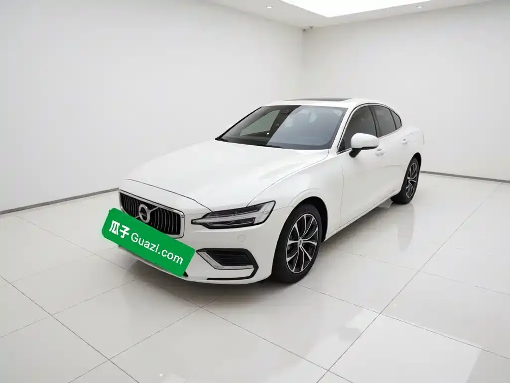 2022 Volvo S60 B4 Luxury