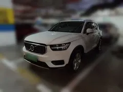 2021 Volvo XC40 4WD Fashion, белый — фото 2