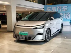 2025 Xpeng X9 EV 740 Extra Long Range Max — фото 1