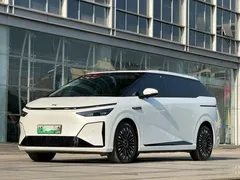 2026 Xpeng X9 EV 750 Ultra, белый — фото 1