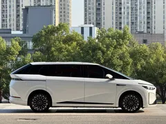 2026 Xpeng X9 EV 750 Ultra, белый — фото 13