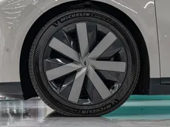 2025 Li Auto i8 Standard — фото 18