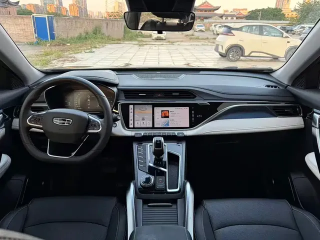 2020 Geely Atlas 1.8TD DCT Zhilian PRO
