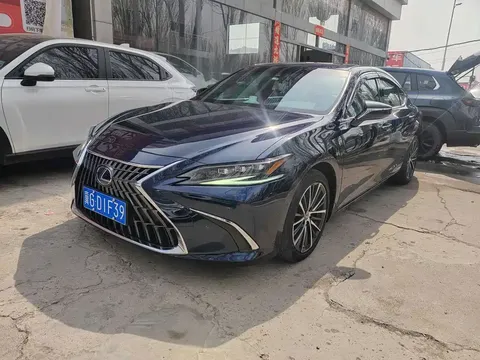 2022 Lexus ES 300h Premium
