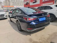 2022 Lexus ES 300h Premium, синий — фото 6