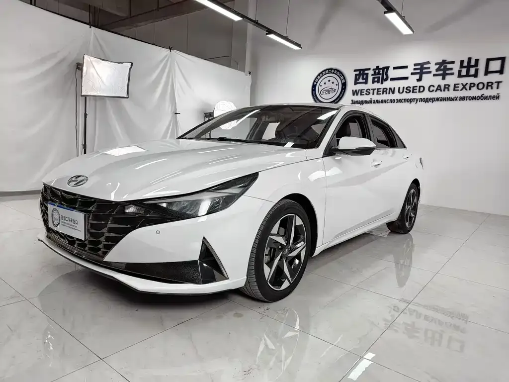 2022 Hyundai Elantra 1.5L CVT LUX Premium