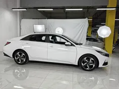 2022 Hyundai Elantra 1.5L CVT LUX Premium, белый — фото 5