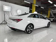 2022 Hyundai Elantra 1.5L CVT LUX Premium, белый — фото 6