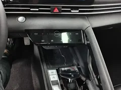2022 Hyundai Elantra 1.5L CVT LUX Premium, белый — фото 12