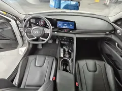 2022 Hyundai Elantra 1.5L CVT LUX Premium, белый — фото 14