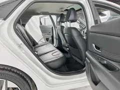2022 Hyundai Elantra 1.5L CVT LUX Premium, белый — фото 17