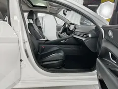 2022 Hyundai Elantra 1.5L CVT LUX Premium, белый — фото 19