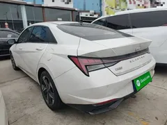 2022 Hyundai Elantra 1.5L CVT LUX Premium, белый — фото 5