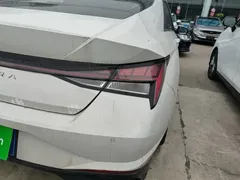 2022 Hyundai Elantra 1.5L CVT LUX Premium, белый — фото 8