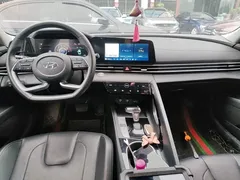 2022 Hyundai Elantra 1.5L CVT LUX Premium, белый — фото 10