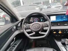 2022 Hyundai Elantra 1.5L CVT LUX Premium, белый — фото 11