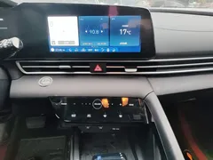 2022 Hyundai Elantra 1.5L CVT LUX Premium, белый — фото 13