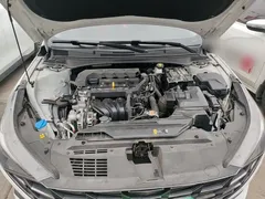 2022 Hyundai Elantra 1.5L CVT LUX Premium, белый — фото 20