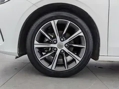 2022 Geely Emgrand 4th Gen 1.5L CVT Premium, белый — фото 17