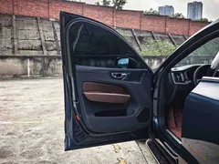 2021 Volvo XC60 4WD Luxury, синий — фото 19
