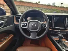 2021 Volvo XC60 4WD Luxury, синий — фото 23