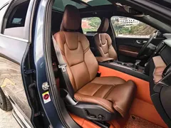 2021 Volvo XC60 4WD Luxury, синий — фото 26