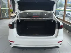 2023 Geely Emgrand 4th Gen Champion 1.5L CVT Premium, белый — фото 4