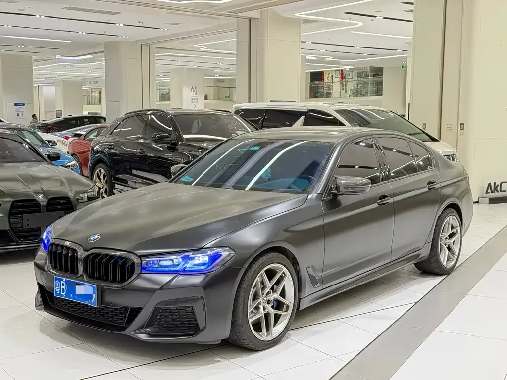 2022 BMW 5 Series 540i Fashion M Sport Package