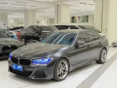 2022 BMW 5 Series 540i Fashion M Sport Package, чёрный — фото 1