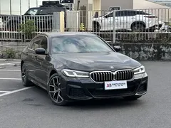 2021 BMW 5 Series 530Li Premium M Sport Package, чёрный — фото 2