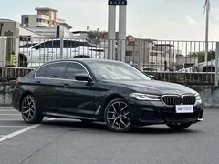 2021 BMW 5 Series 530Li Premium M Sport Package, чёрный — фото 3