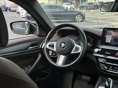 2021 BMW 5 Series 530Li Premium M Sport Package, чёрный — фото 17