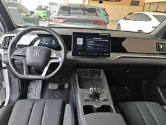 2025 BYD Song Pro 2nd Gen Smart Driving DM-i PHEV 75km Leading, белый — фото 10