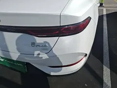 2025 BYD Qin PLUS DM-i PHEV 55km Exceed Smart Driving, белый — фото 8