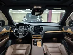 2022 Volvo XC90 7-seat, чёрный — фото 9