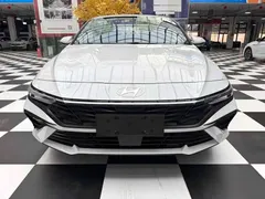 2023 Hyundai Elantra 1.5L CVT LUX Premium, белый — фото 2