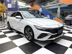 2023 Hyundai Elantra 1.5L CVT LUX Premium, белый — фото 3