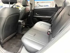 2023 Hyundai Elantra 1.5L CVT LUX Premium, белый — фото 7