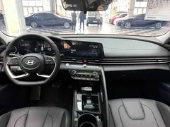2023 Hyundai Elantra 1.5L CVT LUX Premium, белый — фото 8