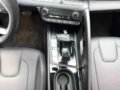 2023 Hyundai Elantra 1.5L CVT LUX Premium, белый — фото 11