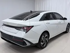 2023 Hyundai Elantra 1.5L CVT LUX Premium, белый — фото 3