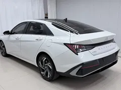 2023 Hyundai Elantra 1.5L CVT LUX Premium, белый — фото 5