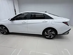 2023 Hyundai Elantra 1.5L CVT LUX Premium, белый — фото 7